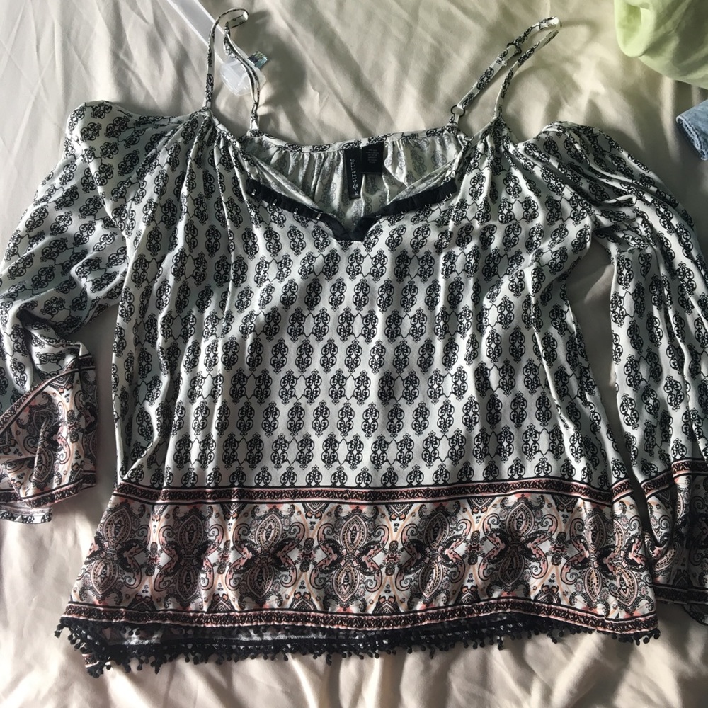 Shoulderless Long Sleeve Shirt